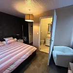 D'hotes La Cheminee Bed & Breakfast 3*