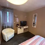 D'hotes La Cheminee Bed & Breakfast 3*